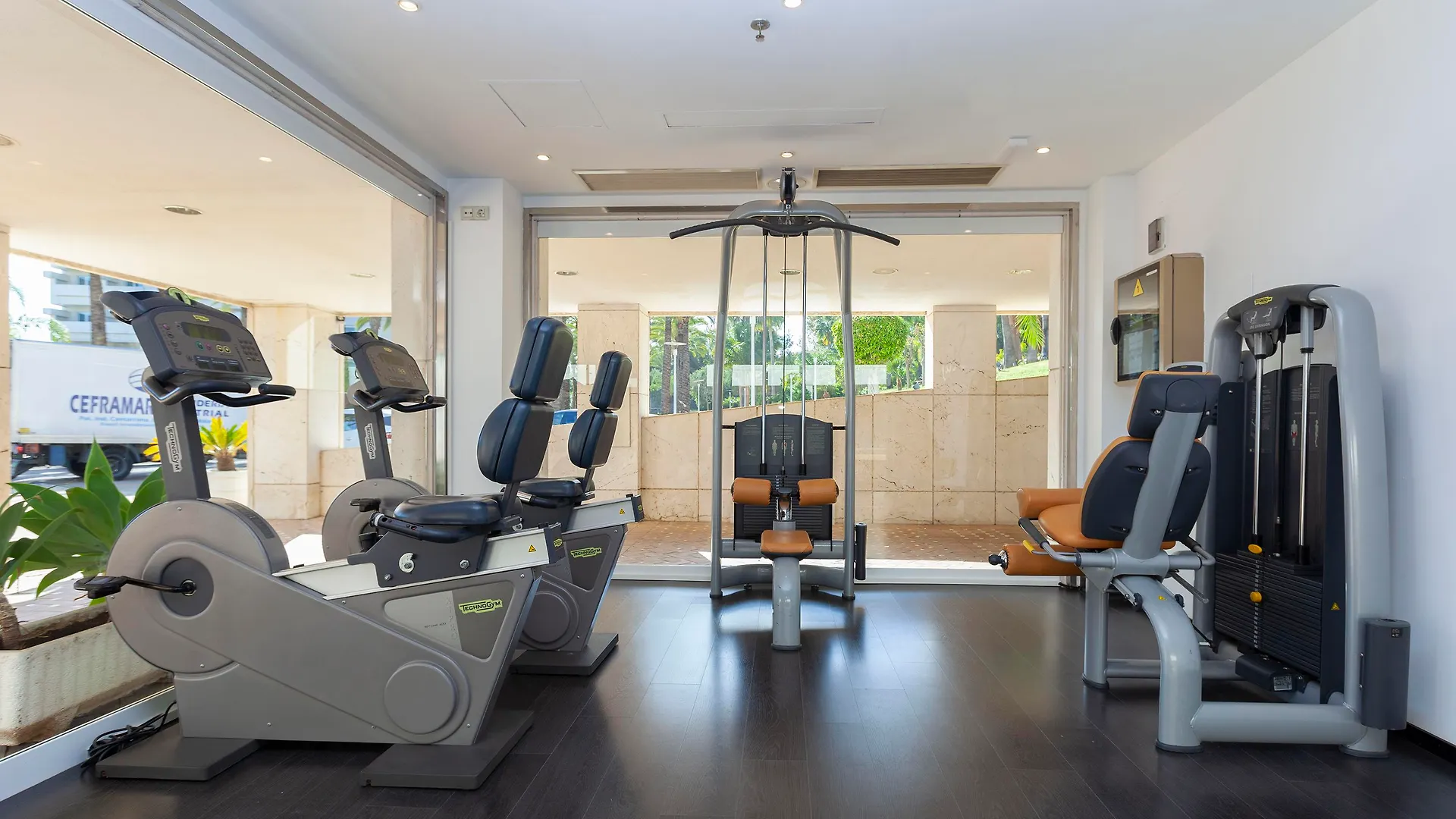 *****  Alanda Marbella Hotel İspanya